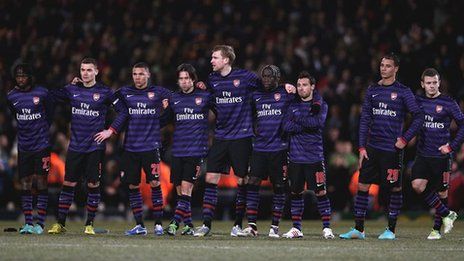 
	Arsenal s-a facut DE RAS! Dupa 7-5 cu Reading a fost eliminata dramatic de o echipa din liga a IV-a! Gervinho l-a scos din sarite pe Wenger cu o ratare ULUITOARE! VIDEO
