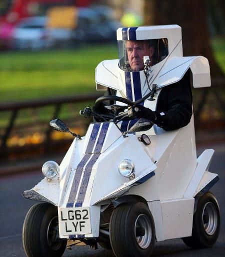 FOTO Jeremy Clarkson SOCHEAZA din nou! Ultima nebunie a starului de la Top Gear! Cum a aparut pe strada_1