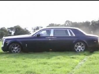 
	VIDEO Cum sa DISTRUGI un Rolls Royce de 200.000 de euro: faci DRIFTURI offroad cu el! Imagini INCREDIBILE!
