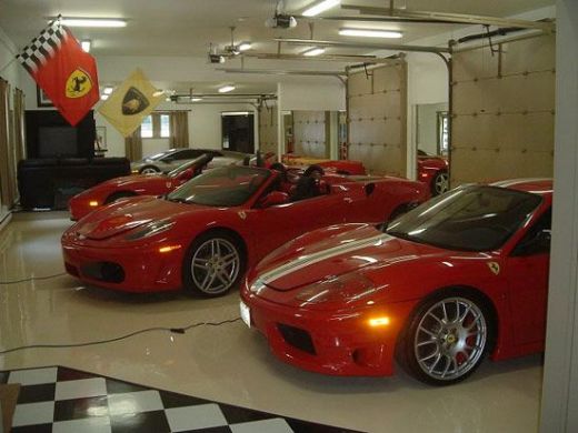 FOTO Cum arata casa unui miliardar OBSEDAT de Ferrari! Asa ceva e UNIC in lume! Masini de MILIARDE in sufragerie!_15
