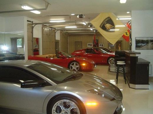 FOTO Cum arata casa unui miliardar OBSEDAT de Ferrari! Asa ceva e UNIC in lume! Masini de MILIARDE in sufragerie!_16