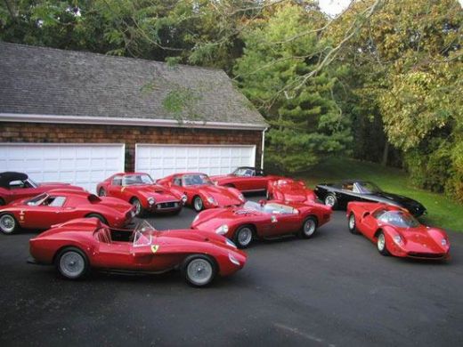 FOTO Cum arata casa unui miliardar OBSEDAT de Ferrari! Asa ceva e UNIC in lume! Masini de MILIARDE in sufragerie!_5