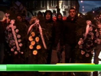 VIDEO Din Timisoara incepe REVOLUTIA! Fanii lui Poli au iesit pe strazi pentru EROII din &#39;89!