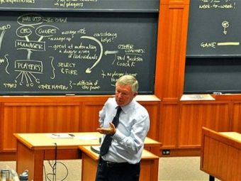 Profesorul Ferguson a trecut la catedra de la Harvard! &quot;Echipa perfecta e o ORCHESTRA!&quot; Secretele managerului, dezvaluite!