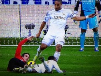 
	Ferguson a turbat pe margine: &quot;Putea sa-mi OMOARE jucatorul!&quot; Un fundas al lui Swansea si-a pierdut mintile si a vrut sa degajeze CAPUL lui Van Persie! VIDEO:

