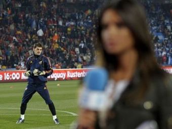 
	Faza GENIALA la Gala Balonului de Aur! Casillas l-a ciupit de FUND pe Ronaldo cand dadea interviuri! Ce reactie a avut
