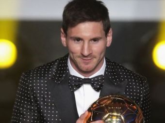 
	FOTO Mesajul ASCUNS din costumul lui Messi! Cine e omul care l-a inspirat sa se imbrace ca un BOSS la gala in care a scris istorie!
