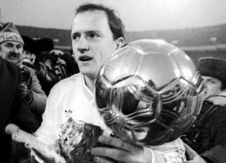 Anul in care Balonul de Aur putea sa ajunga in Romania! Povestea celui mai RUSINOS castigator din istorie! Un stelist putea ajunge langa Messi!_1