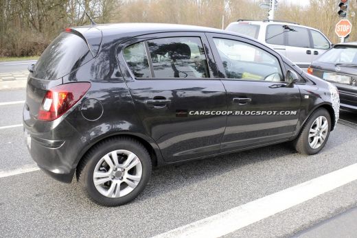 FOTO Noua Corsa a fost SPIONATA pe sosea! Opel isi schimba fata! Cum arata noua masina la teste:_11