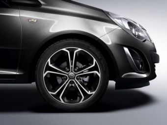 
	FOTO Noua Corsa a fost SPIONATA pe sosea! Opel isi schimba fata! Cum arata noua masina la teste:

