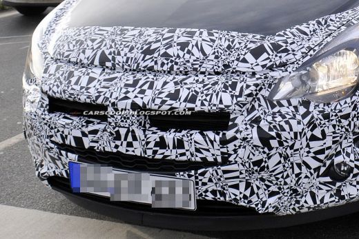 FOTO Noua Corsa a fost SPIONATA pe sosea! Opel isi schimba fata! Cum arata noua masina la teste:_5