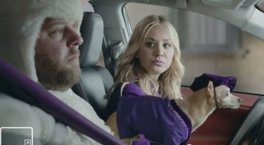 
	SUPER VIDEO Blonda din Big Bang Theory iti indeplineste toate dorintele! Cum ii cucereste Toyota pe americani:
