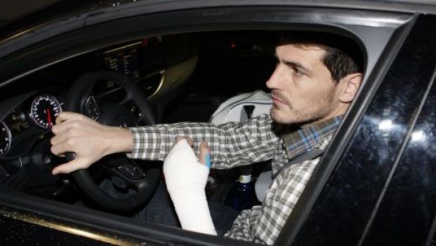 
	Veste CATASTROFALA pentru Real! Casillas s-a operat si rateaza meciurile cu Man United si Barca! Cat va lipsi de pe teren: &quot;E un miracol daca scapa mai repede&quot;
