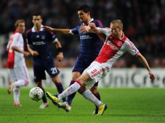 
	Inca un nume de cosmar pentru Steaua: un atacant fantastic al lui Ajax si-a revenit dupa 6 luni de accidentare! A jucat ultimele 15 minute cu Vitesse si a dat 2 goluri!
