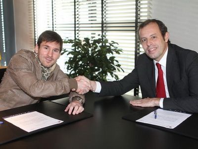 FABULOS: Messi a semnat pana in 2018 cu Barca si a primit primul contract de peste 35 mil € din fotbal! Ce clauza de reziliere i-au stabilit catalanii:_2