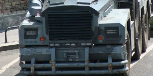 FOTO Un roman a lucrat la MONSTRUL care distruge tot in Die Hard! Bruce Willis face ravagii pe strazile din Moscova! Ce masini conduce in film: Bruce Willis Dartz MRAP1 Die Hard 5 Dumitrascu Marius Madalin Mercedes DrIvE HARD G55