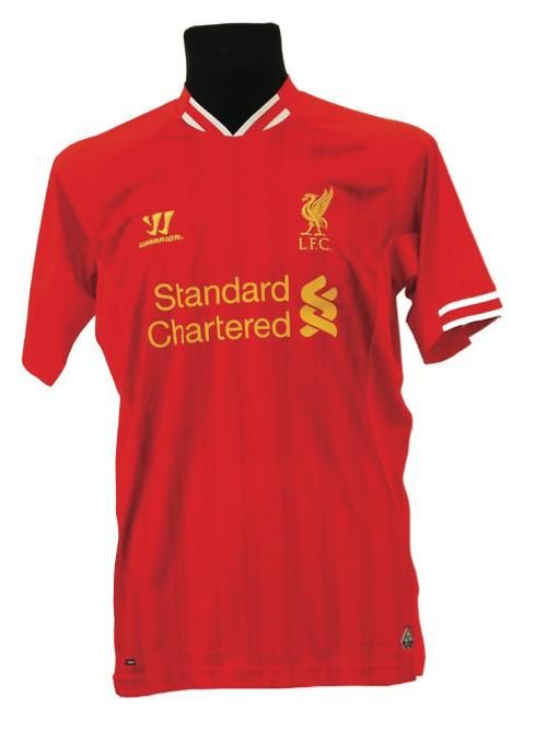 Fanilor lui Liverpool nu le-a venit sa creada cand au vazut echipamentul din sezonul viitor: "Zici ca e crosetat de bunica" :) Vezi cat de  groaznic poate sa arate:_2
