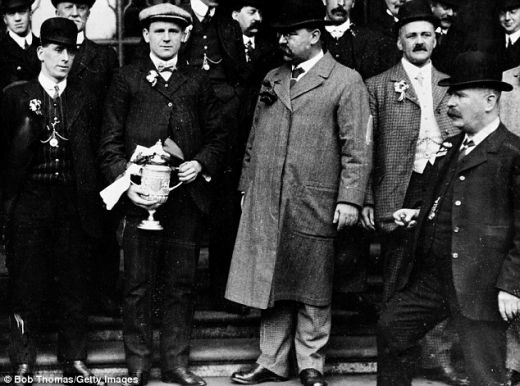 Primul BLAT din istorie s-a intamplat acum 100 de ani! Te gandeai ca Manchester United - Liverpool se poate aranja? Destinul TRAGIC al omului care a construit Old Trafford_1