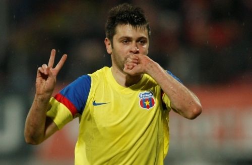 
	Rusescu nu mai sta mult la Steaua: &quot;E noul Mutu, vreau sa-l transfer!&quot; Ce antrenor roman ii face DECLARATII golgheterului stelist!
