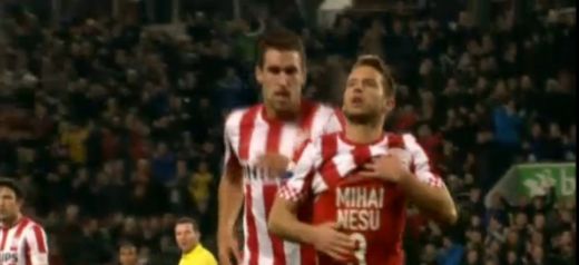 Gest EMOTIONANT al unui superstar de la PSV: "Asta e pentru tine, Mihaita Nesu!" Vezi momentul superb aici! VIDEO_4