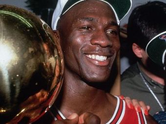 
	La 50 de ani, Jordan este chemat pe teren: &quot;Ar putea sa joace in NBA, ar da sigur 10 puncte pe meci!&quot; Momentele magice care au schimbat definitiv baschetul!
