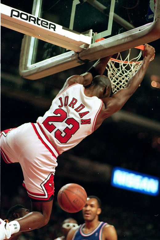 La 50 de ani, Jordan este chemat pe teren: "Ar putea sa joace in NBA, ar da sigur 10 puncte pe meci!" Momentele magice care au schimbat definitiv baschetul!_19