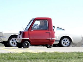 
	VIDEO Cea mai mica masina din lume vs Ford Mustang! Cine castiga? :) Cea mai dezechilibrata cursa din istorie!
