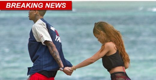 Scene EROTICE pe plaja! Rihanna a fost dezbracata de catre Chris Brown! Rapperul ii pregateste un super cadou: FOTO_1