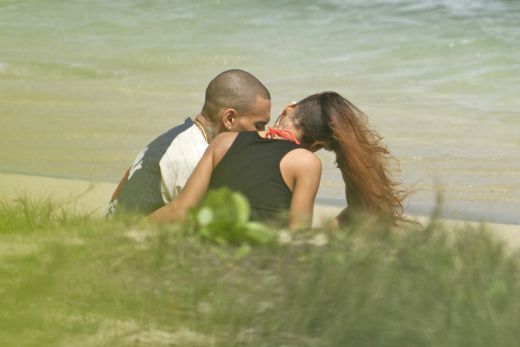 Scene EROTICE pe plaja! Rihanna a fost dezbracata de catre Chris Brown! Rapperul ii pregateste un super cadou: FOTO_6