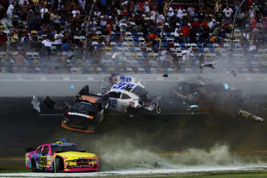 Galeria Zilei: Accident teribil in NASCAR! Cel putin 28 de fani au fost raniti - masinile, distruse! Momentul incredibil care a urmat FOTO si VIDEO_1