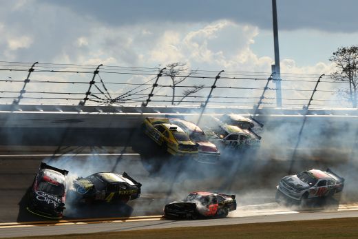 Galeria Zilei: Accident teribil in NASCAR! Cel putin 28 de fani au fost raniti - masinile, distruse! Momentul incredibil care a urmat FOTO si VIDEO_2