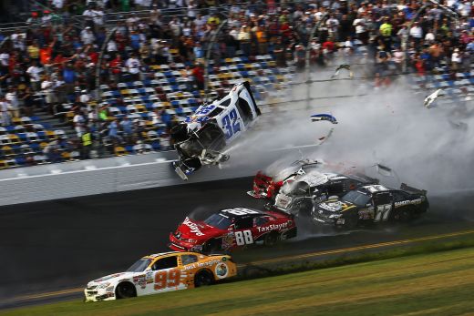 Galeria Zilei: Accident teribil in NASCAR! Cel putin 28 de fani au fost raniti - masinile, distruse! Momentul incredibil care a urmat FOTO si VIDEO_11