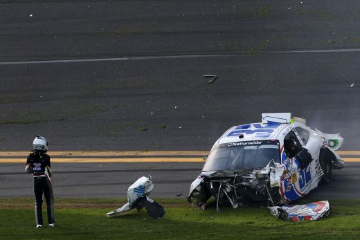 Galeria Zilei: Accident teribil in NASCAR! Cel putin 28 de fani au fost raniti - masinile, distruse! Momentul incredibil care a urmat FOTO si VIDEO_15