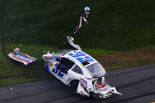 Galeria Zilei: Accident teribil in NASCAR! Cel putin 28 de fani au fost raniti - masinile, distruse! Momentul incredibil care a urmat FOTO si VIDEO_16