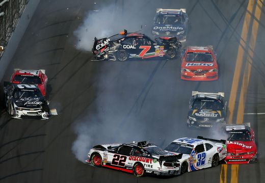 Galeria Zilei: Accident teribil in NASCAR! Cel putin 28 de fani au fost raniti - masinile, distruse! Momentul incredibil care a urmat FOTO si VIDEO_17