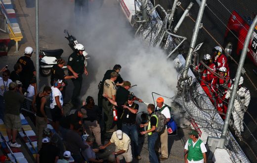 Galeria Zilei: Accident teribil in NASCAR! Cel putin 28 de fani au fost raniti - masinile, distruse! Momentul incredibil care a urmat FOTO si VIDEO_18