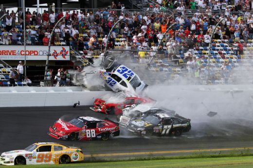 Galeria Zilei: Accident teribil in NASCAR! Cel putin 28 de fani au fost raniti - masinile, distruse! Momentul incredibil care a urmat FOTO si VIDEO_19