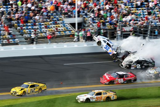 Galeria Zilei: Accident teribil in NASCAR! Cel putin 28 de fani au fost raniti - masinile, distruse! Momentul incredibil care a urmat FOTO si VIDEO_3