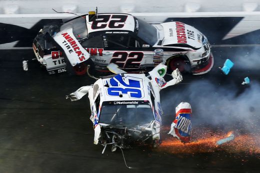 Galeria Zilei: Accident teribil in NASCAR! Cel putin 28 de fani au fost raniti - masinile, distruse! Momentul incredibil care a urmat FOTO si VIDEO_4
