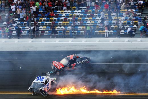 Galeria Zilei: Accident teribil in NASCAR! Cel putin 28 de fani au fost raniti - masinile, distruse! Momentul incredibil care a urmat FOTO si VIDEO_5
