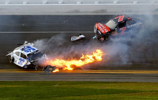 Galeria Zilei: Accident teribil in NASCAR! Cel putin 28 de fani au fost raniti - masinile, distruse! Momentul incredibil care a urmat FOTO si VIDEO_6