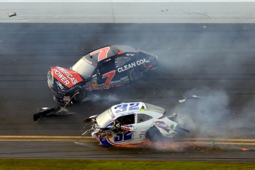 Galeria Zilei: Accident teribil in NASCAR! Cel putin 28 de fani au fost raniti - masinile, distruse! Momentul incredibil care a urmat FOTO si VIDEO_8