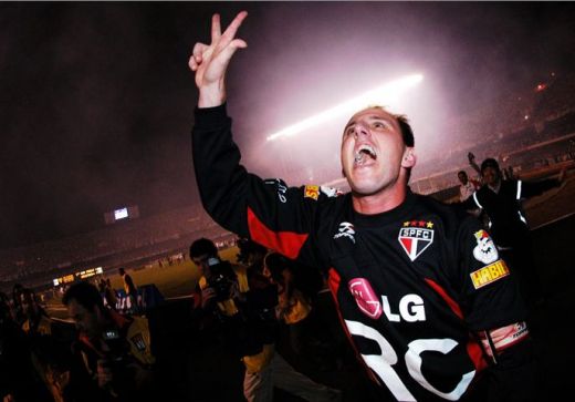 L-au crezut NEBUN, dar a ajuns simbol! Povestea celui mai IUBIT om din Brazilia, dupa Pele: Rogerio Ceni!_7