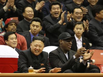 FOTO FABULOS! Dennis Rodman s-a intalnit cu CEL MAI TEMUT om de pe PLANETA! Cadoul primit de la Kim Jong-un l-a lasat interzis:_1