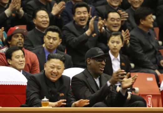 FOTO FABULOS! Dennis Rodman s-a intalnit cu CEL MAI TEMUT om de pe PLANETA! Cadoul primit de la Kim Jong-un l-a lasat interzis:_2