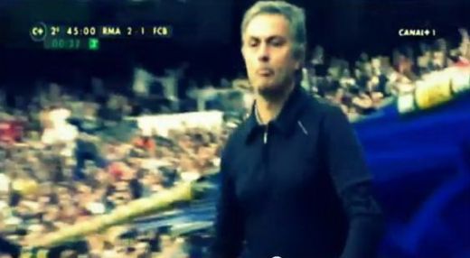 VIDEO: Momentul care a declansat un scandal MONSTRU dupa Real - Barca! Mourinho se ridica de pe banca si il injura pe Dani Alves: "Filho de puta, filho de puta"_3