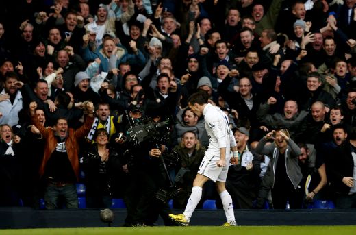 Galeria Zilei: Rasism impotriva unui alb? Gareth Bale a patit-o chiar pe stadionul lui Spurs! Ce i-au facut fanii cand voia sa bata un corner CLICK AICI pentru FOTO:_11