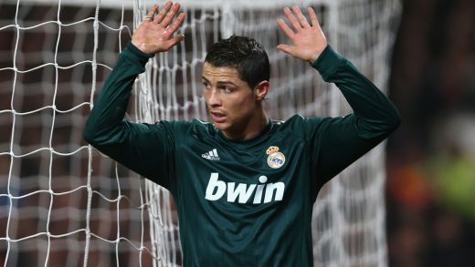 VIDEO: Real merge in sferturi dupa o decizie controversata de arbitraj: Manchester United 1-2 Real Madrid! Giggs a jucat meciul 1000, Ronaldo a refuzat sa-si celebreze golul!_14