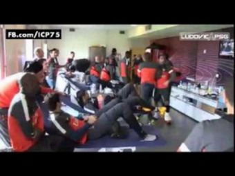 
	VIDEO GENIAL Ibrahimovic&amp;Co au urmarit impreuna tragerea din Liga! Reactia: &quot;NUUUU! Nu astia!&quot; Barcelona le-a dat frisoane, Ibra ii anunta: &quot;Keep calm, i got this!&quot; :)