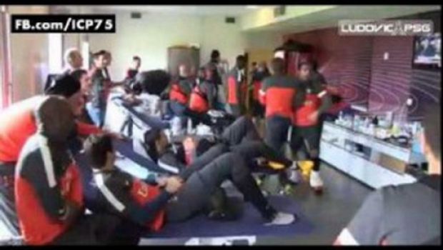 
	VIDEO GENIAL Ibrahimovic&amp;Co au urmarit impreuna tragerea din Liga! Reactia: &quot;NUUUU! Nu astia!&quot; Barcelona le-a dat frisoane, Ibra ii anunta: &quot;Keep calm, i got this!&quot; :)